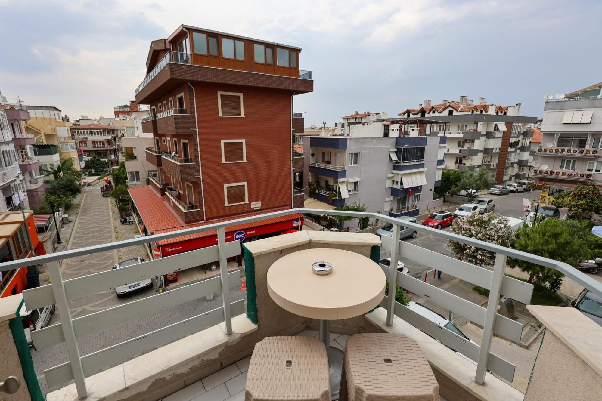 Hikmethan Otel Kuşadası Exterior photo